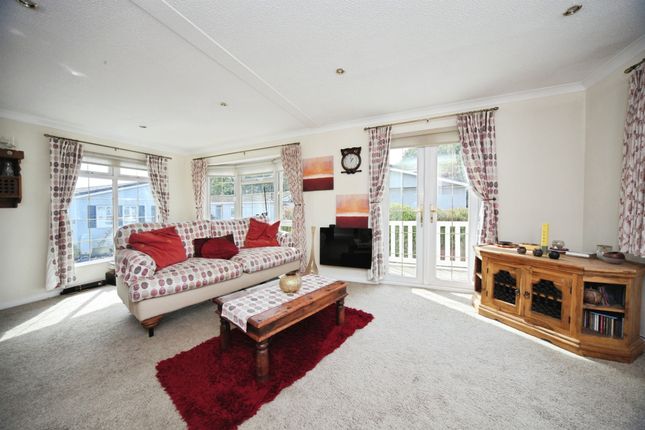 22a, Collinswood, Residential Park, Luton photo 3