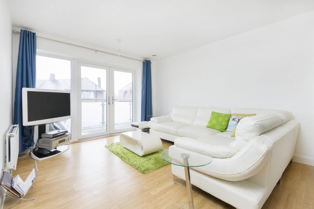 Flat for sale in Southend Lane, Catford, London