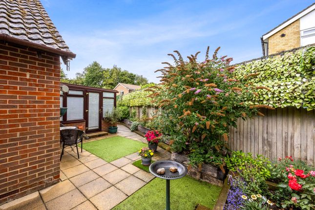 1 Reed Close, Pulborough photo 3