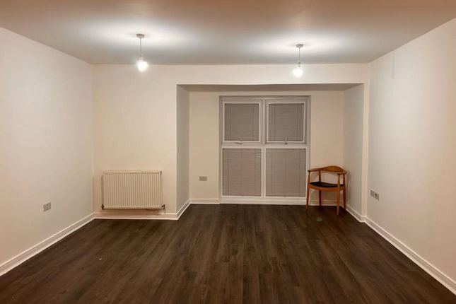 Flat 6, Swordfish House, Hayes photo 2