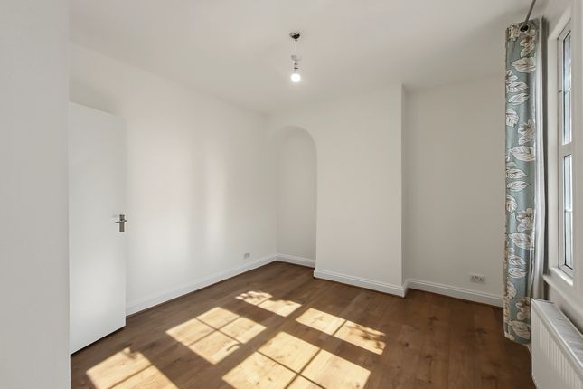 96, Lordship Lane, London photo 3