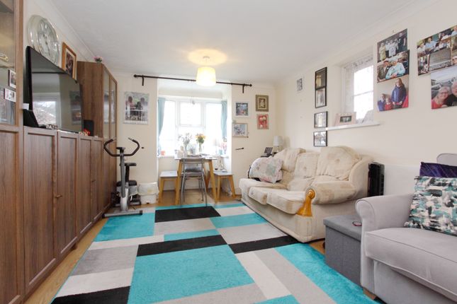 2, Willowbank, Andover Road, Ludgershall photo 4