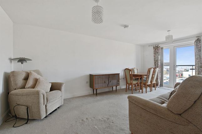 1-bed flat on 42 Lionheart Court, Sewardstone Road, Waltham Abbey, £250,000