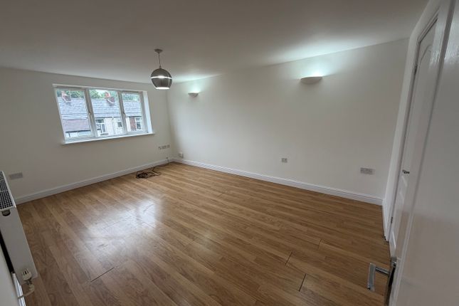 3 Trafalgar CT, Manchester Old Road, Bury photo 5