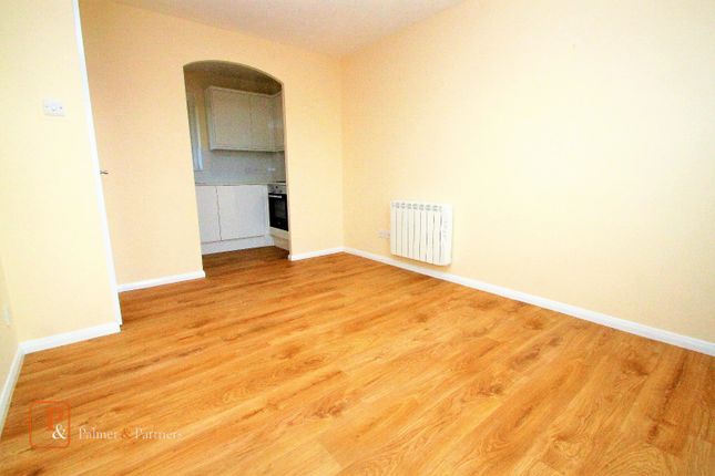 294, Dale Close, Essex photo 5