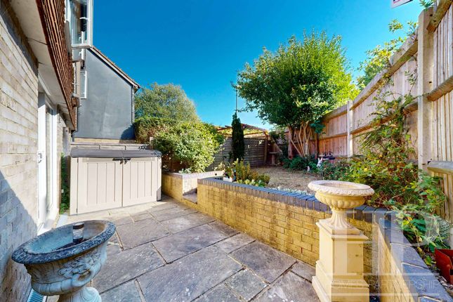 2 Osney Close, Crawley photo 4