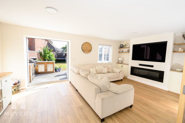 8, The Orchards, Ringwood photo 2