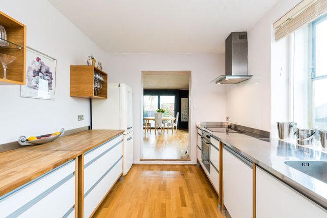 Flat 405, Mission Building, London photo 4