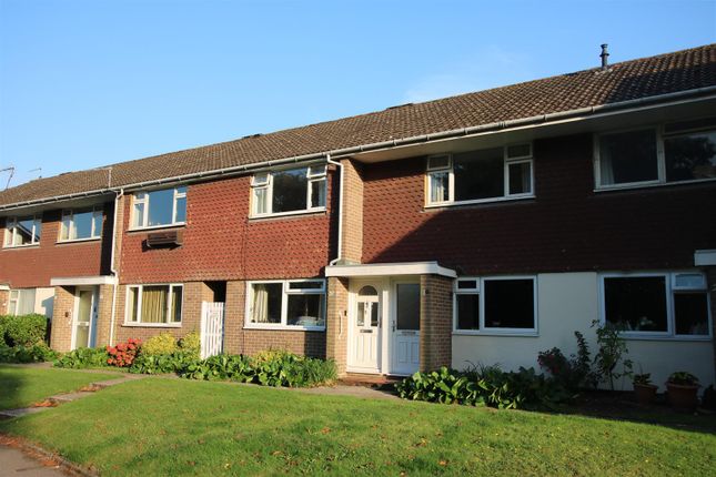 2-bed flat on 20, Windfield, Leatherhead, £300,000