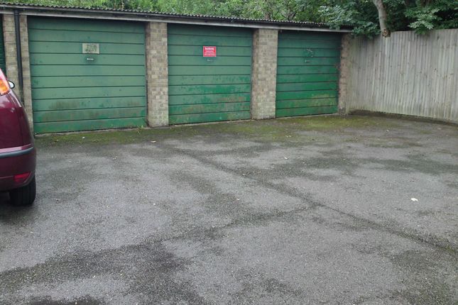 Parking/garage to let in Whitton Road, Twickenham