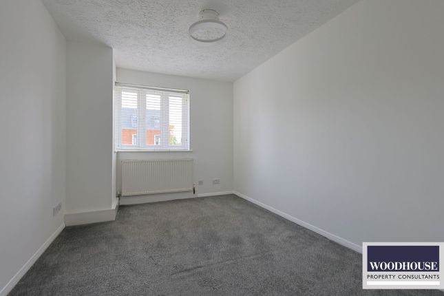4, Friends Avenue, Cheshunt photo 5