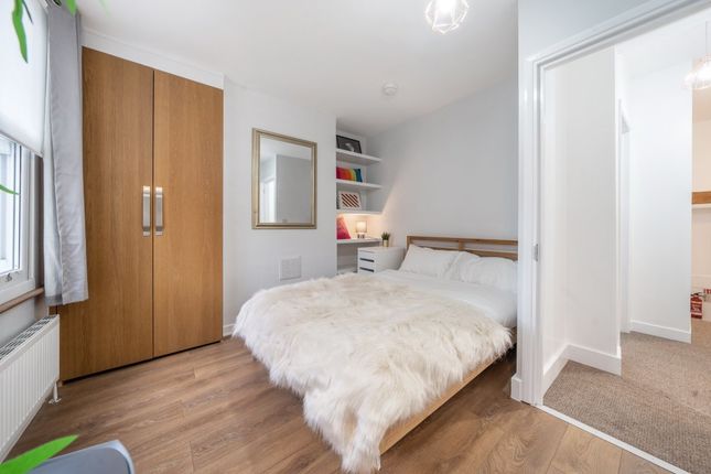 19, Balaclava Road, London photo 3