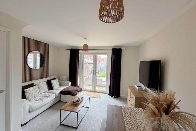 8, Jones Grove, Leamington Spa photo 2