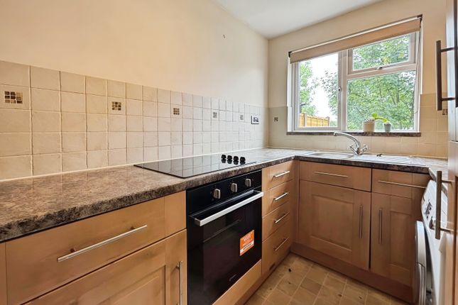 76, Gainsborough Way, Somerset photo 5