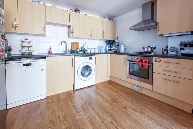 Flat 7, The Regent Building, Terminus Road, Littlehampton photo 3