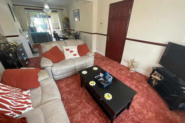 103 Rosebank Avenue, Hornchurch photo 2
