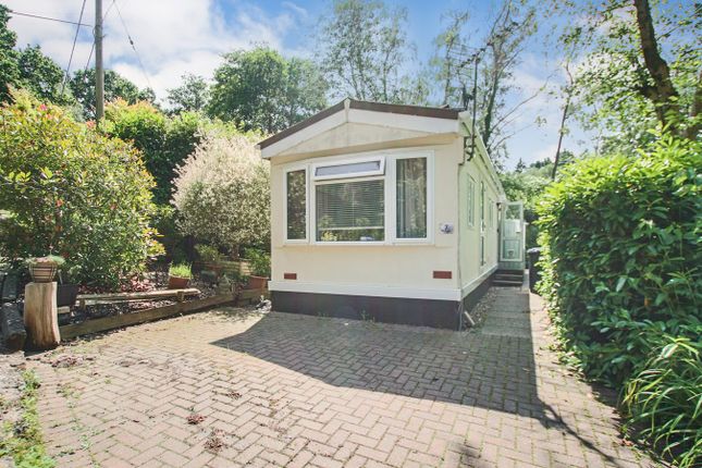 Mobile/park home for sale in Turtle Dove Avenue, Turners Hill Park, Turner Hill
