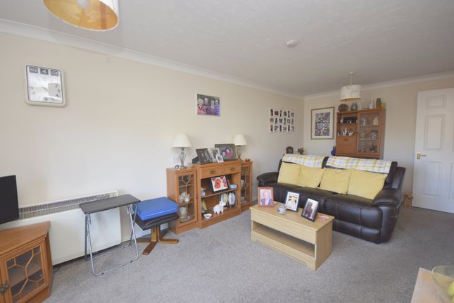 109 Queens Court, Queens Parade, Margate photo 3