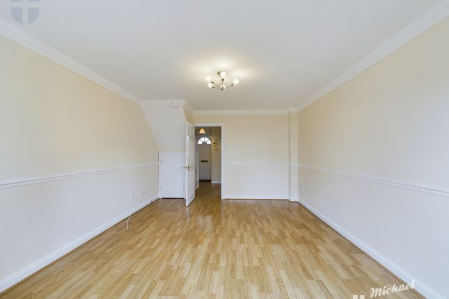 Terraced house to rent in Holly Drive, Aylesbury, Buckinghamshire