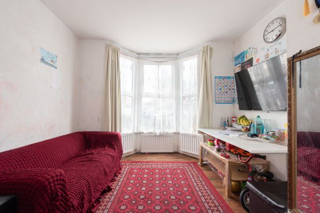 Flat for sale in Calderon Road, Leytonstone, London