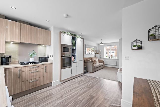 3, Astoria Close, Rotherham photo 2