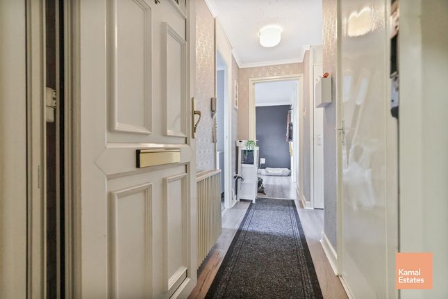 Flat 2/3, 5, Skirsa Court, Glasgow photo 2