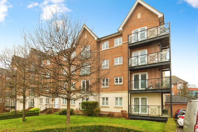 2-bed flat on 186, Viridian Square, Buckinghamshire, £220,000