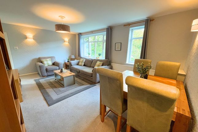 Flat 4, 3 Harboro Grove, Sale photo 3