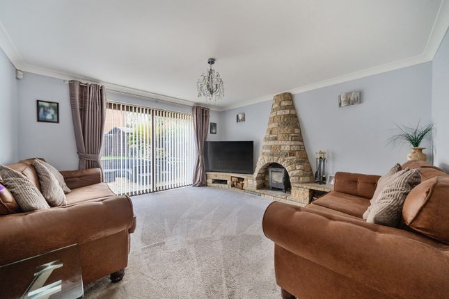 15, Beaton Close, Kent photo 2