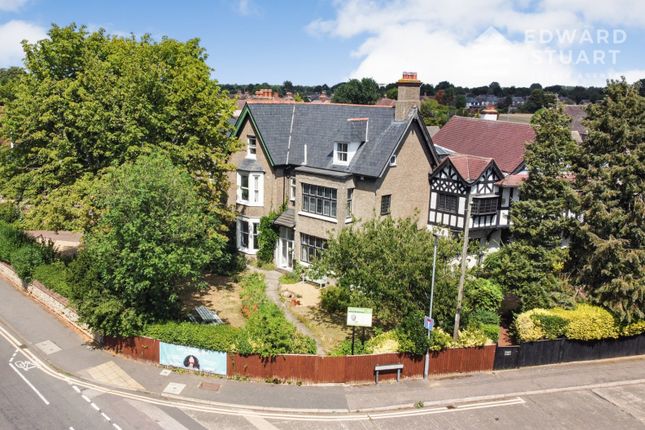 6 Double Bedroom Detached For Sale