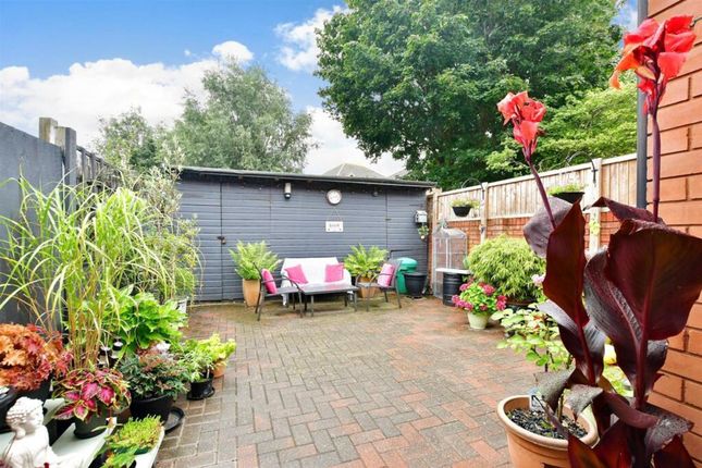 42, Clayburn Circle, Basildon, SS14 photo 4