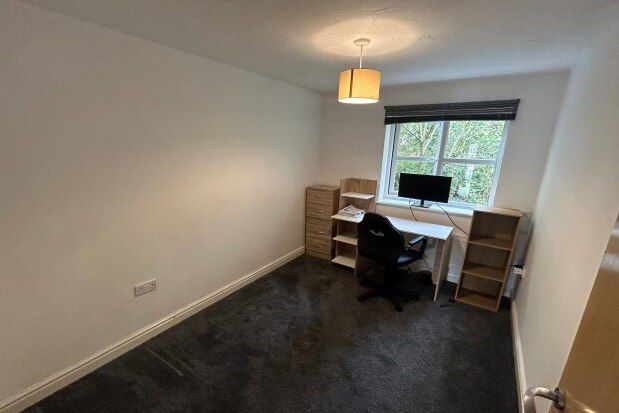 Flat to rent in Ladybower Close, Wirral