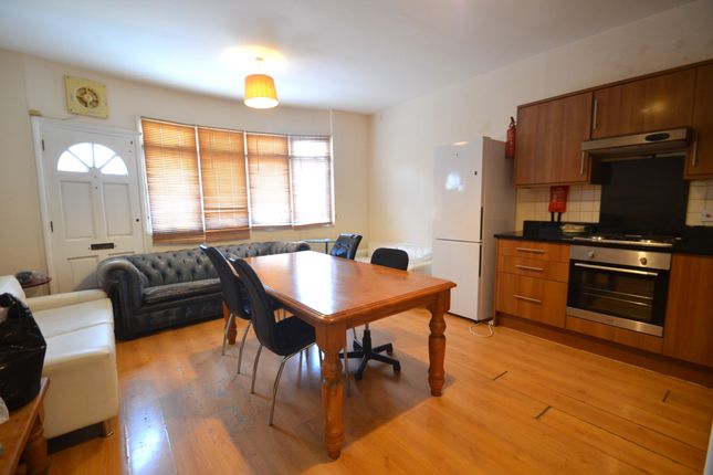 Harvest Road, Egham photo 2