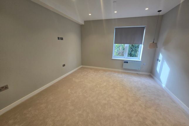 303c, Shenley Road, Borehamwood photo 3