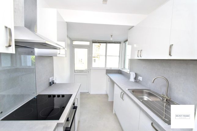 Flat 42, Grand Court, King Edwards Parade, Eastbourne photo 3