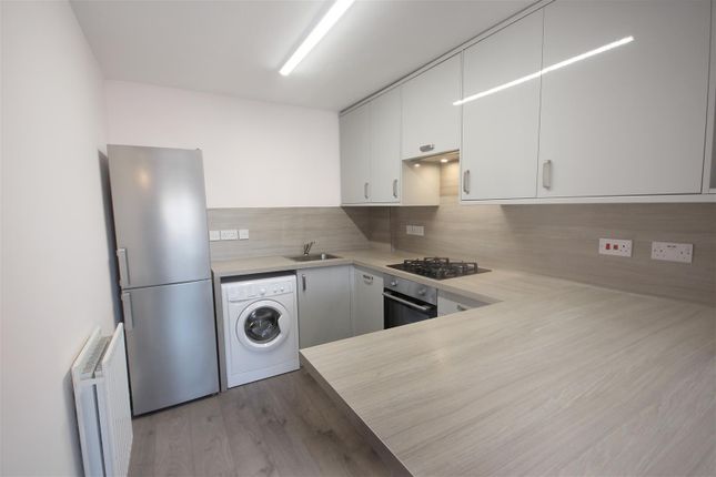 Flat 4, Hall Court, Woodseats Road, Sheffield photo 5
