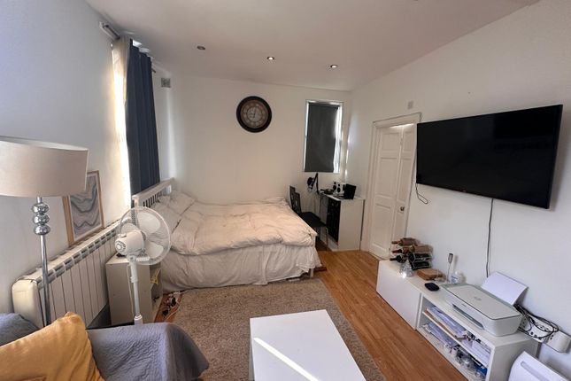 Studio to rent in St. Augustines Avenue, South Croydon