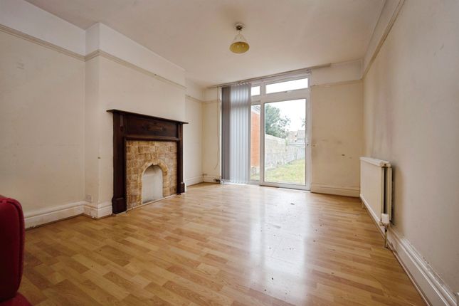 51, Arundel Road, Luton photo 4