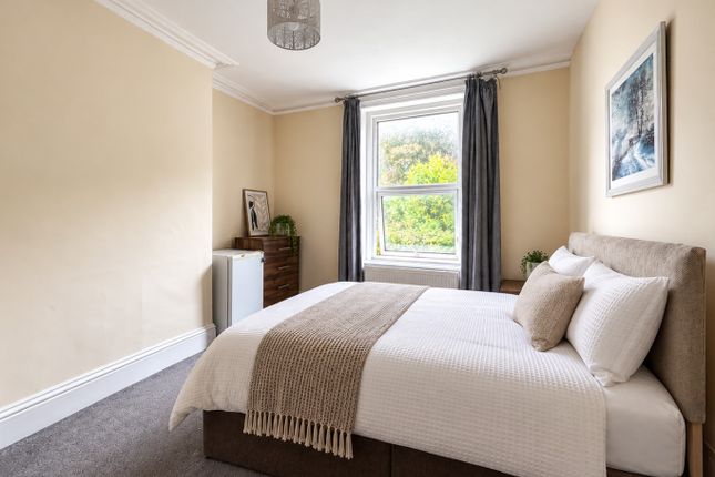 Room 5, 23 Clifton Terrace, Somerset photo 5