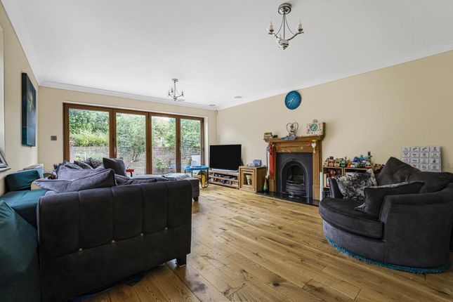 24, Metcalfe Way, Haddenham photo 2
