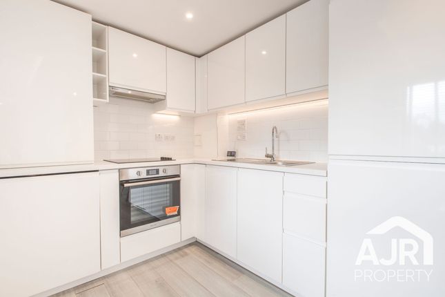 10 Mabel Crout Court, London photo 2