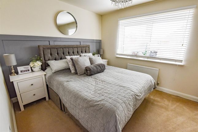 73, Poskett Way, Wotton-Under-Edge photo 4