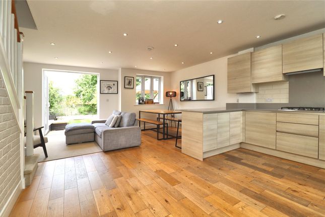 20, Ashley Court, Surrey photo 4