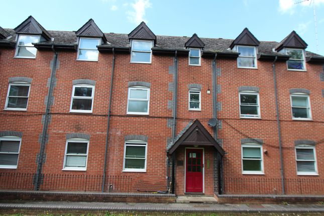 Thumbnail Flat to rent in Lynden Mews, Dale Road, Reading