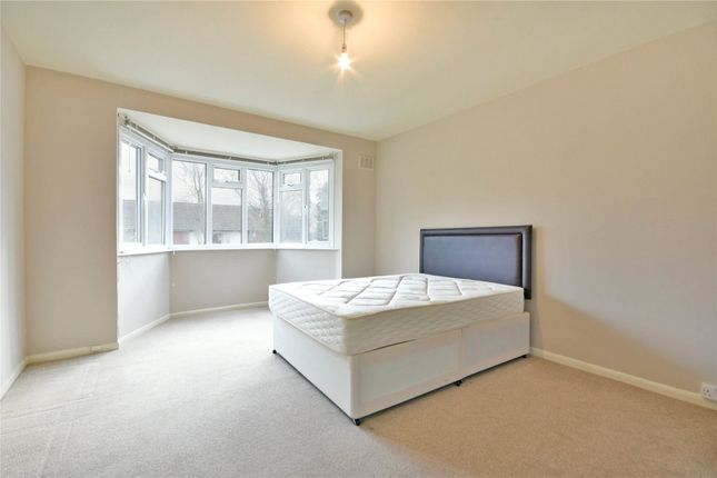 4 Berkeley Court,, Vines Avenue, London photo 3