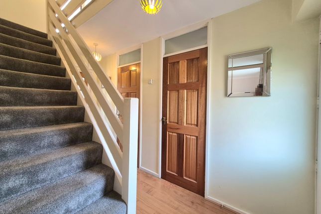 165, Lindens, Skelmersdale photo 2