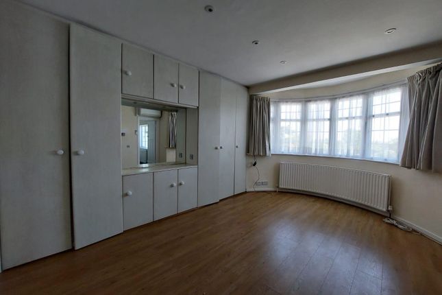 1477, High Road, London photo 4