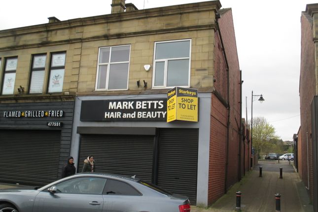 Retail premises to let in Commercial Street, Batley