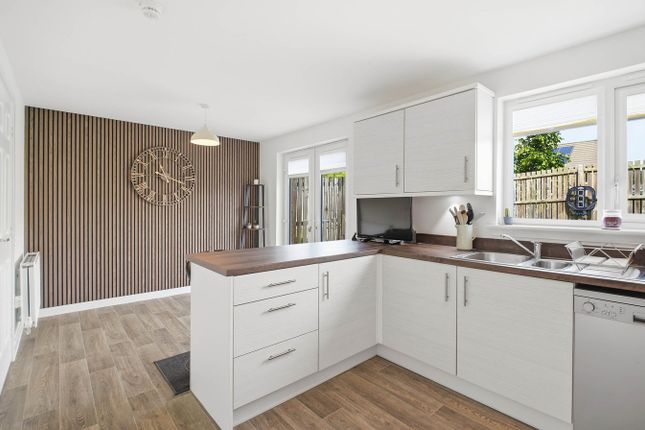 13, Crompton Way, Irvine photo 4