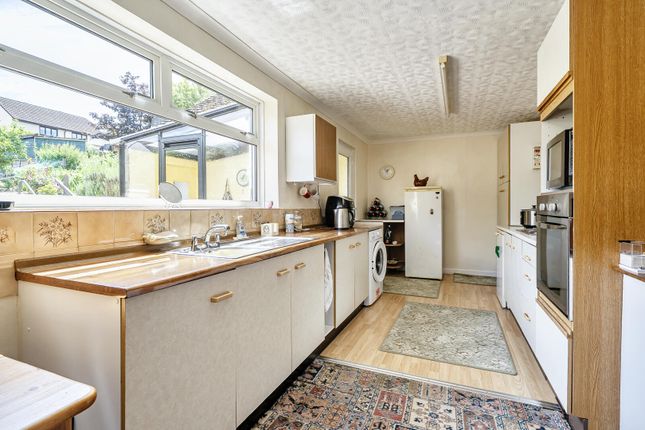 12, Higher Doatshayne Lane, Axminster photo 3